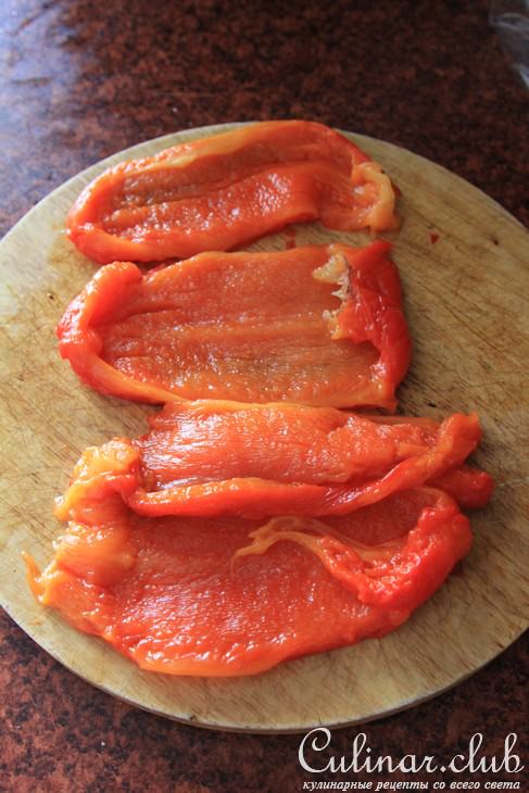 Домашний бургер с куриной грудкой и печеным перцем