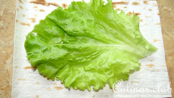 Быстрая гриль-закуска в лаваше с маринованной морковью и копченой семгой