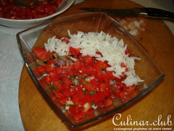 Рисовый салат с морепродуктами и печеным перцем " Венецианский маскарад"
