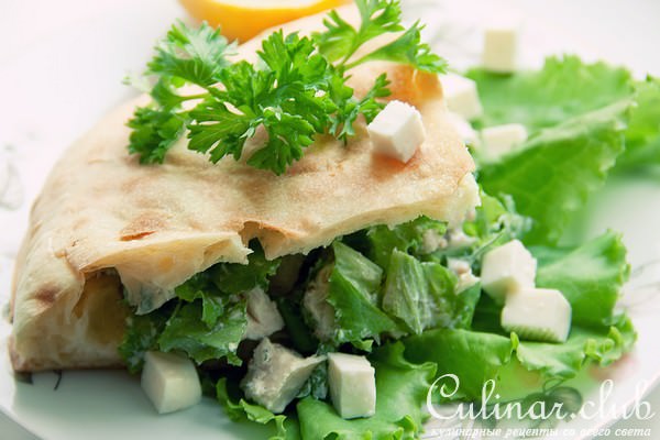 Румяный лаваш с куриным салатом