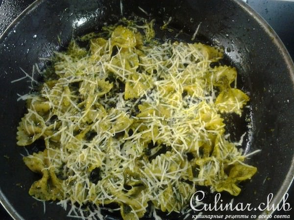 Бургер фарфалле с соусом из базилика (песто)