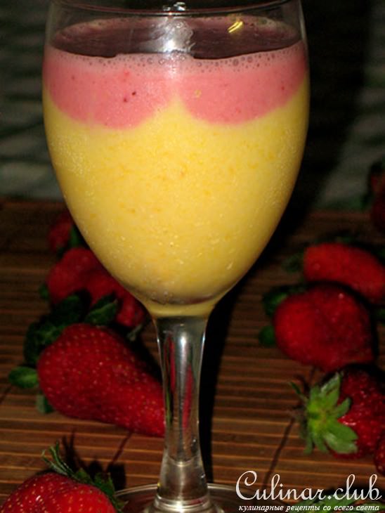 Персиково-клубничный-smoothie