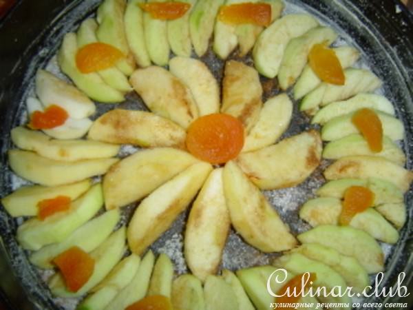 Пирог яблочный Цветочная поляна (вариант)