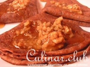 Шоколадные блинчики с грецкими орехами и медом