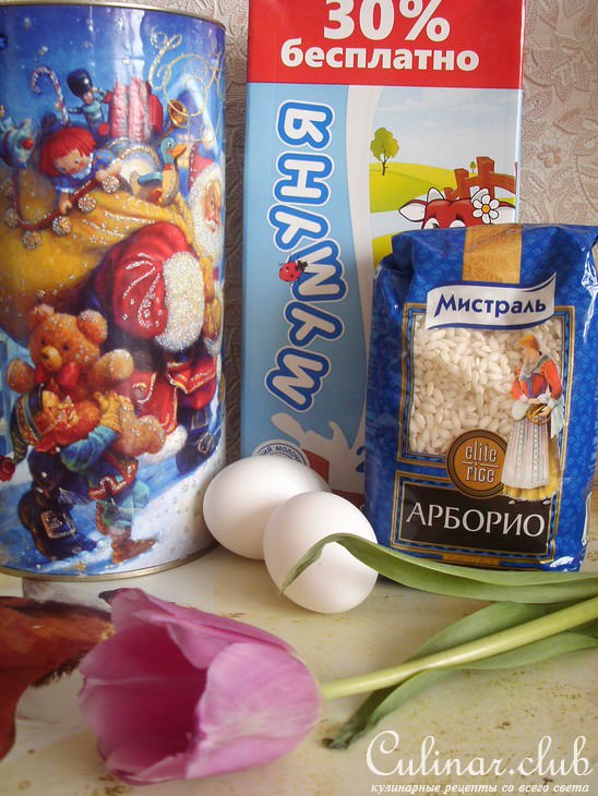 Рисовое мороженое с кокосово- фруктовым гарниром.