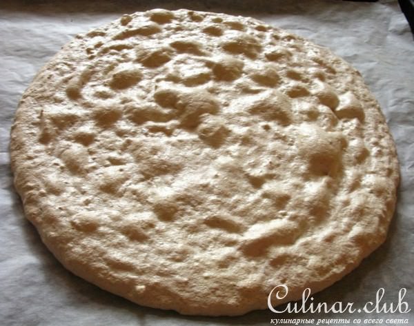 Шоколадные чашечки с клубнично-меренговым десертом