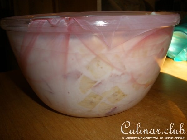 Сметанный десерт с фруктами