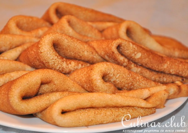 Блинный торт с клубникой