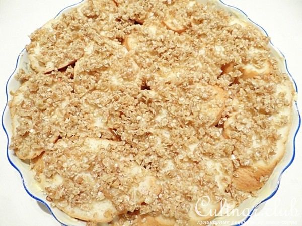 Бруснично-апельсиновая шарлотка из багета и сливочного сыра