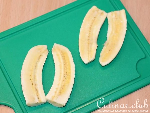 Жареные бананы с сыром, шоколадом и орешками