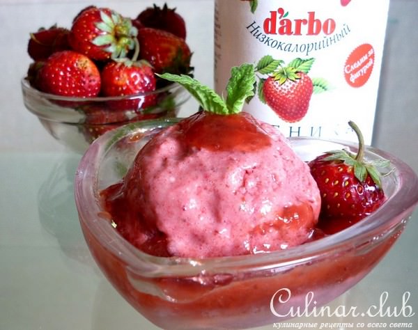 Холодный десерт "Клубнично-банановый бриз" с конфитюром Darbo