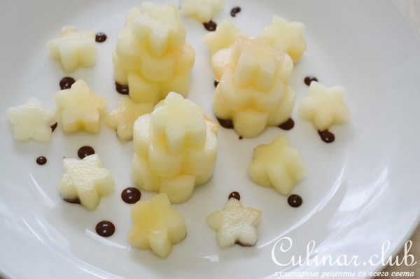 Десерт из дыни с мятным соусом