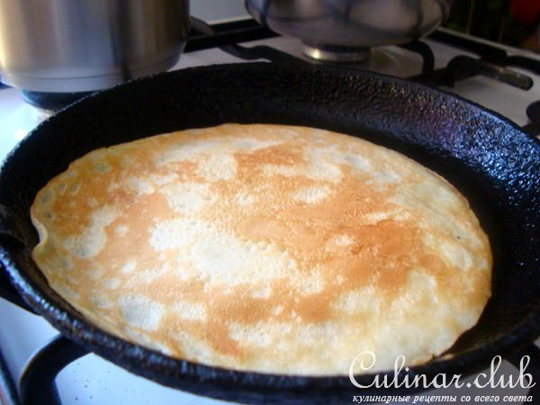 Блинные рулетики с бананом и шоколадом.