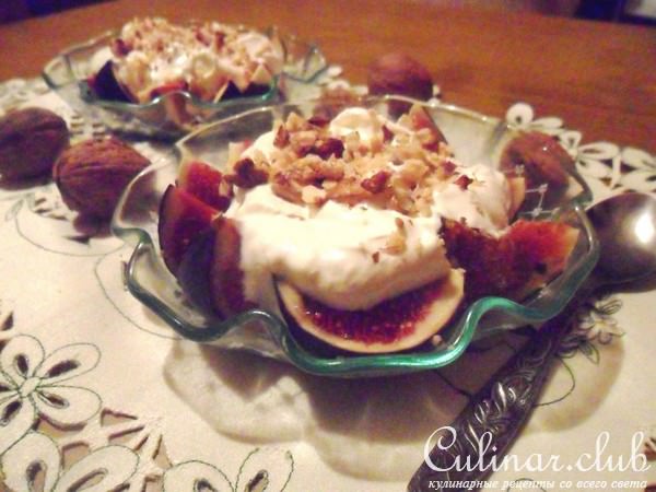 Инжир в сметане с орехами