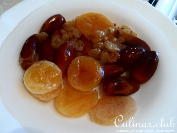 Яблочки запечёные с сухофруктами и клубничным конфитюром.