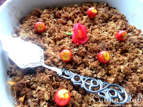 Яблочки под овсяным крамблом