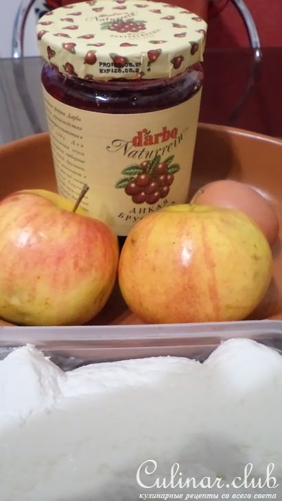 Яблоки, фаршированные творогом, с брусничным соусом DARBO и шоколадом!
