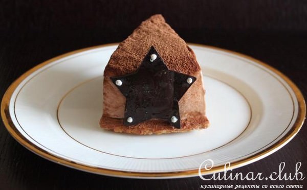 Шоколадный торт с пряными яблоками и карамелью