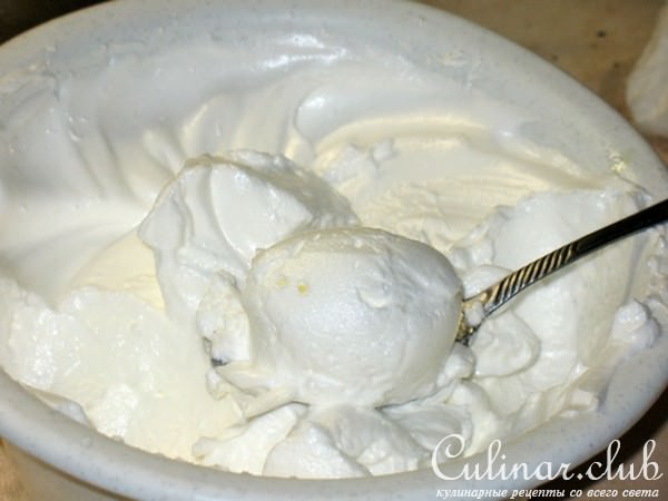 Тёмный ганаш в шоколадной корзинке с шапочкой безе (Ganache nera e meringhe)