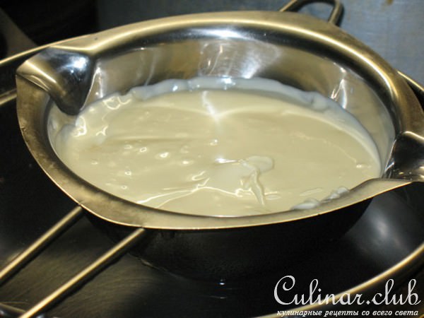 Тёмный ганаш в шоколадной корзинке с шапочкой безе (Ganache nera e meringhe)