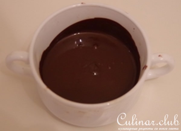 Шоколадные корзиночки с клубничным джемом и марципановой клубникой