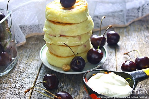 Сырники с черешней и орехами
