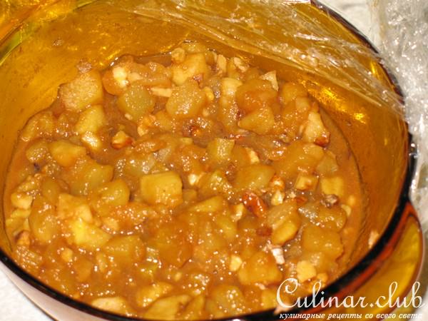 Сырники с яблочно-карамельной начинкой.