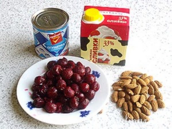 Десерт-мороженое с вишней и миндалем