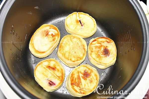 Сырники с черешней и орехами