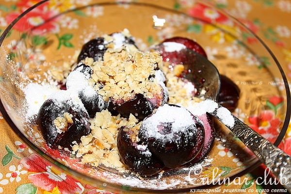 Сырники с черешней и орехами
