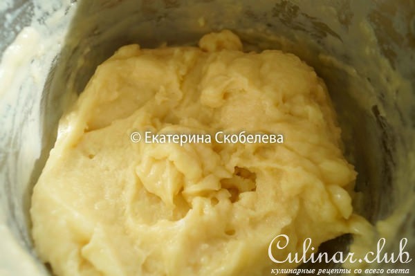 Эклеры с воздушным творожной начинкой и глянцевой шоколадной глазурью