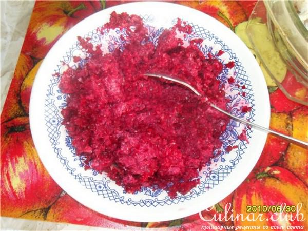 Рыбка запеченная под шубкой из свеклы