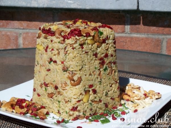 Праздничный рис с орехами и барбарисом