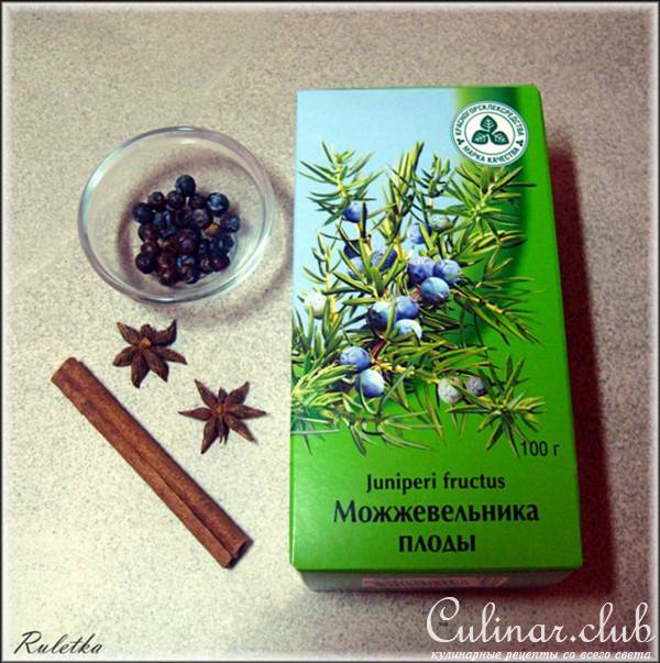 Краснокочанная капуста с можжевельником, вишней и яблоками.