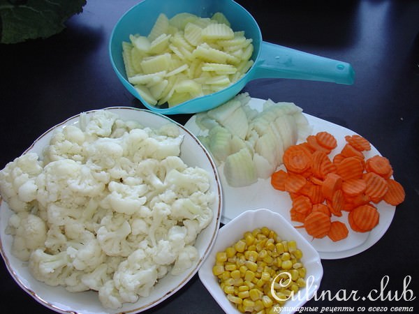 Овощная запеканка с соусом „Mornay“.
