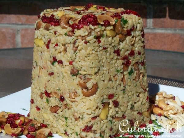 Праздничный рис с орехами и барбарисом