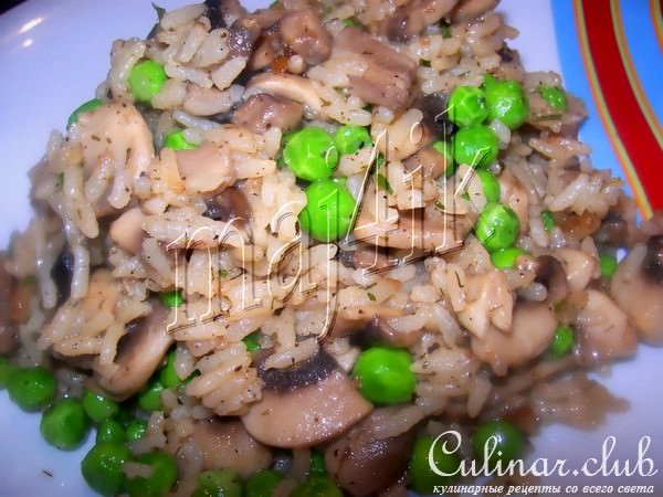 Рис с шампиньонами и зелёным горошком