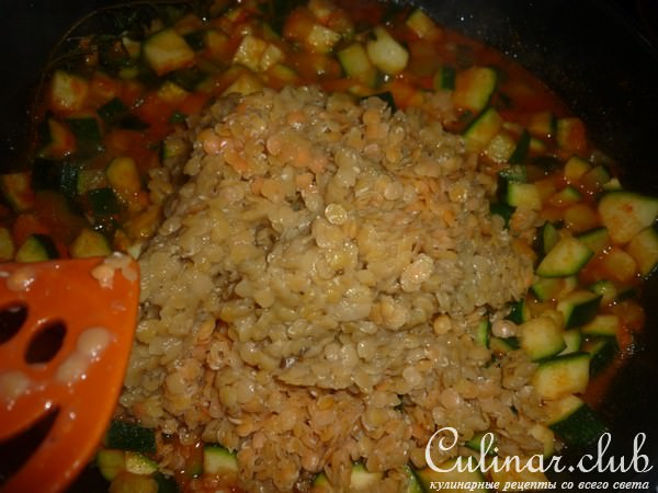 Чечевица с кабачками, томленная в морковном соке
