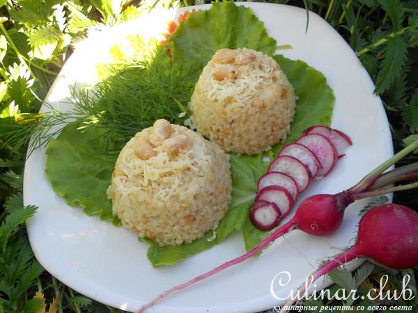 Каша булгур с сыром и орехами