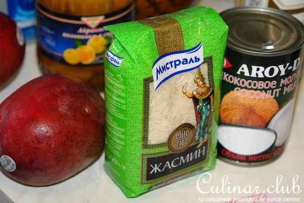 Тайский рис с кокосовым соусом и манго