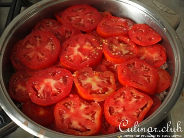 Вкусный рис под "шубой" из перца и помидор на овощной "подушке"