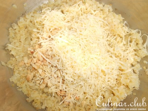 Каша булгур с сыром и орехами