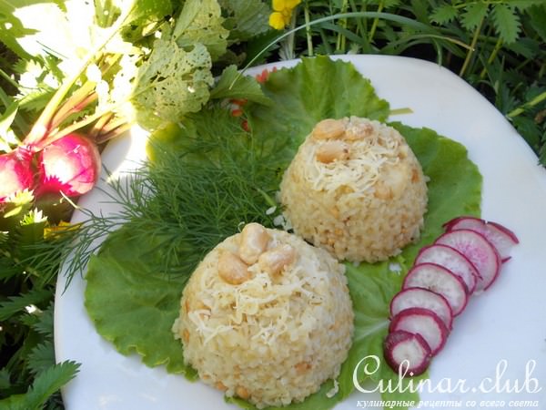 Каша булгур с сыром и орехами