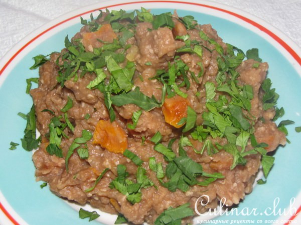 Постный стол: чечевичная каша с курагой и орехами