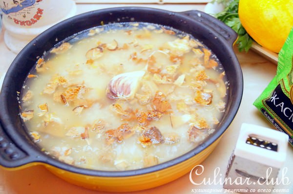 Запечённый лимонный рис с лесными грибами и чесночным маслом.