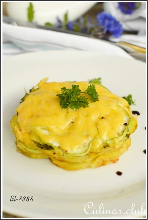Запеканка из молодого картофеля с кабачком и сыром.