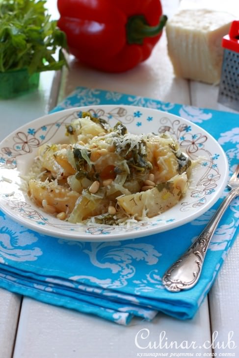 Картофель с петрушкой, пармезаном и кедровыми орехами