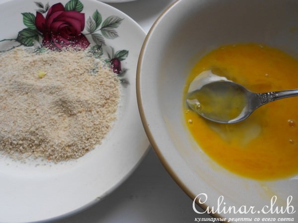 Яйца по-королевски с луковым чатни