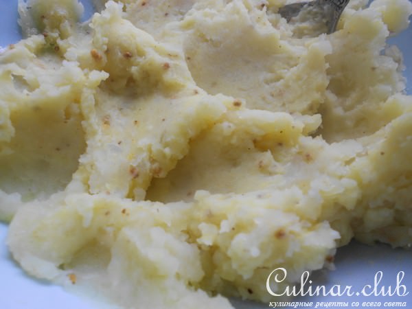 Яйца по-королевски с луковым чатни