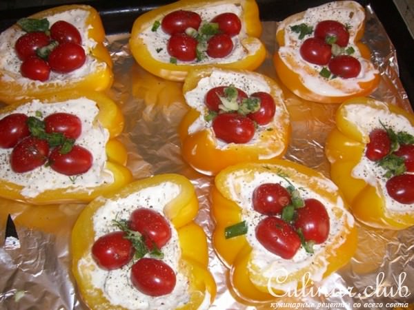 Гриль паприка с кремом Bonjour и помидорчиками cherry